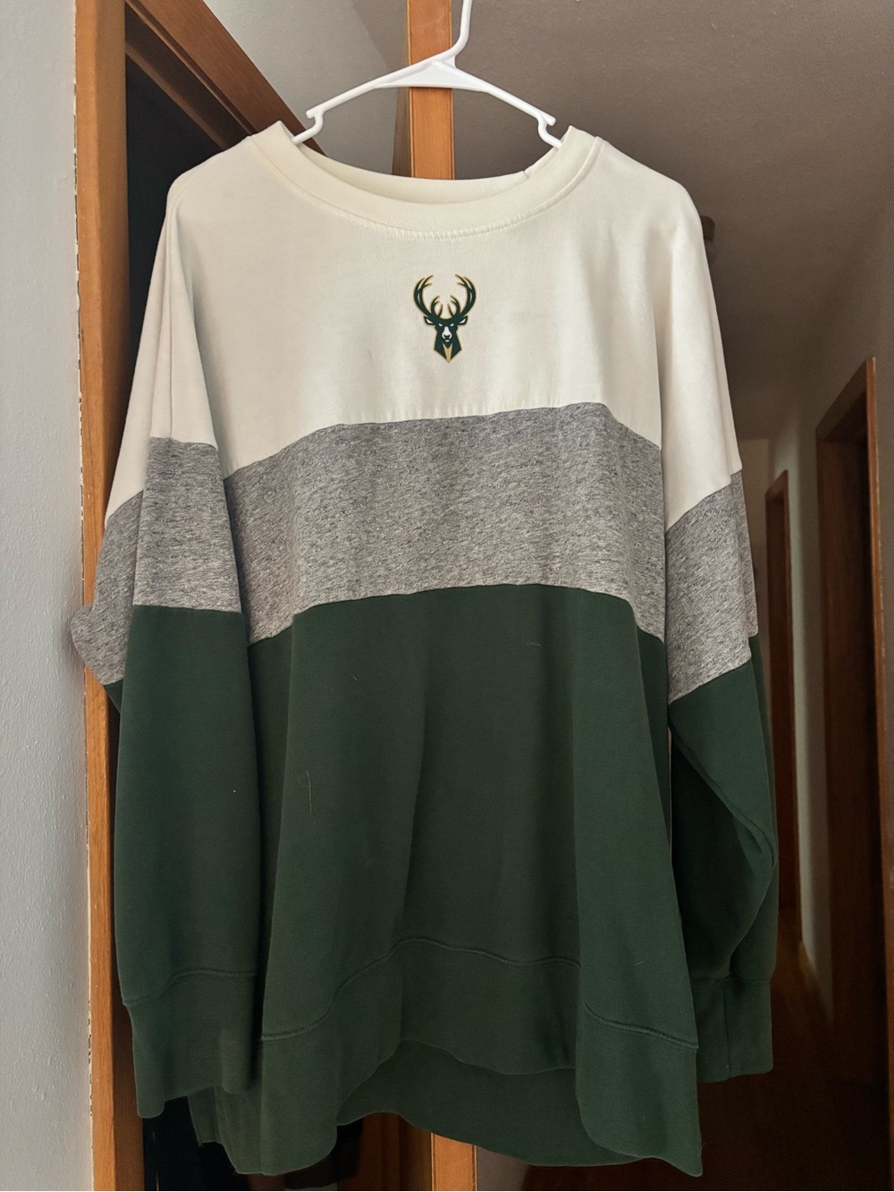 Women’s Milwaukee Bucks Colorblock Crewneck Sweatshirt